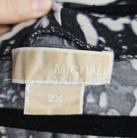 Micheal Kors Black and White Cowl Neck Top - 3x - Picture 2 of 5